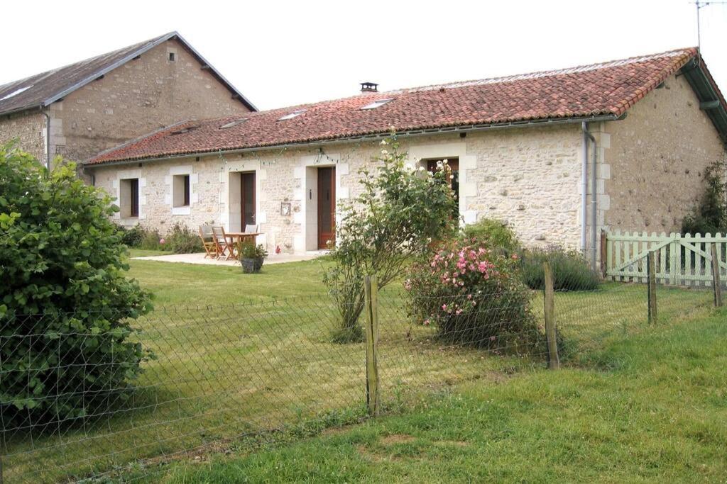 La Fermette Aux Lamas Savigny-Levescault Экстерьер фото