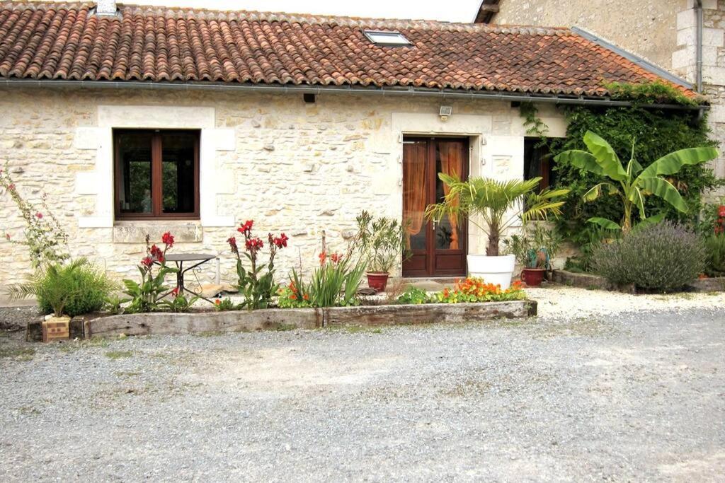 La Fermette Aux Lamas Savigny-Levescault Экстерьер фото
